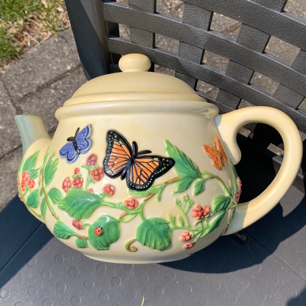 "Harry & David Ltd. edition" decorative teapot